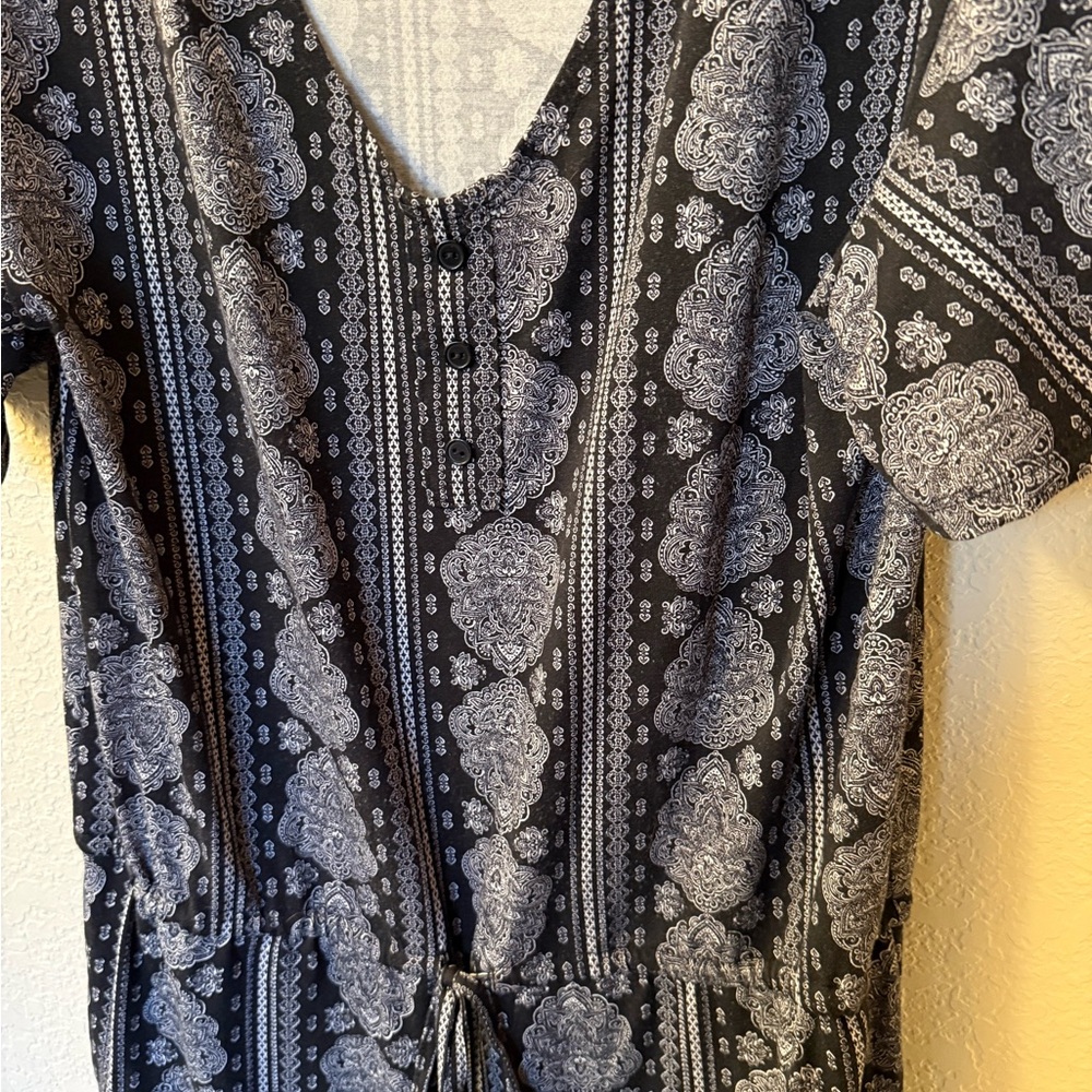 Size M LuLaRoe Xanthe romper - Picture 2 of 6